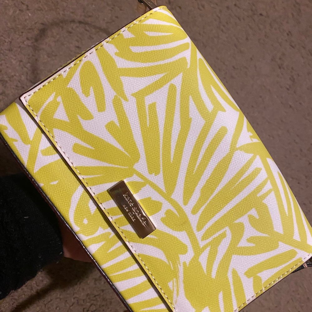 Kate Spade Green Crossbody Bag with Structured Design| USED like new